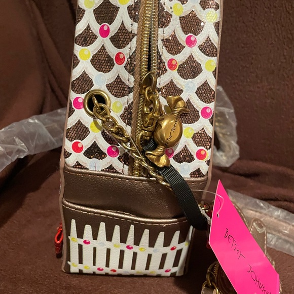 Betsey johnson gingerbread house purse new with tags - Picture 4 of 6